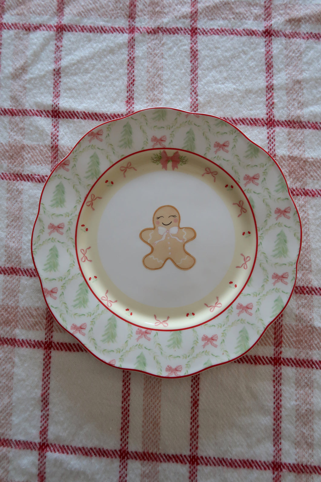 Medium Gingerbread Man Plate - PRE ORDER (7296262373442)