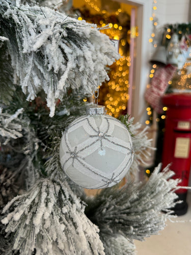 YAN52 - Matte White and Silver Glass Glitter Bauble (7320893653058)